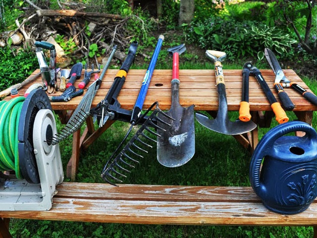 Садовые инструменты для работы на участке