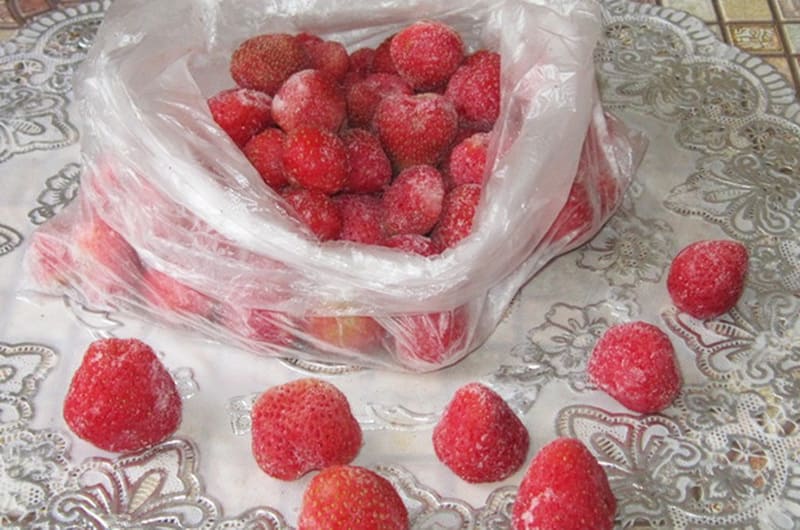 Как заморозить ягоды клубники